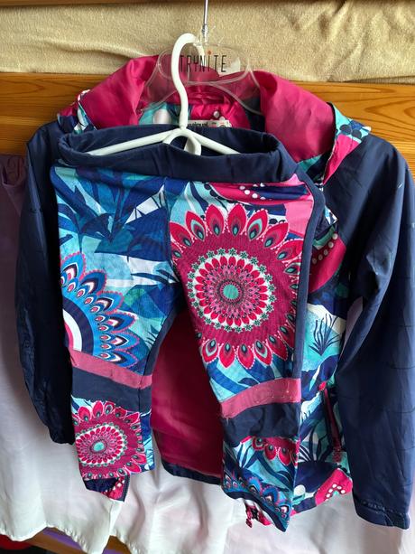 Tenká vetrovka desigual, legíny grátis, desigual,140