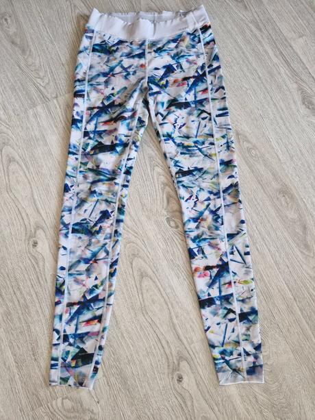 Športové legíny, 38