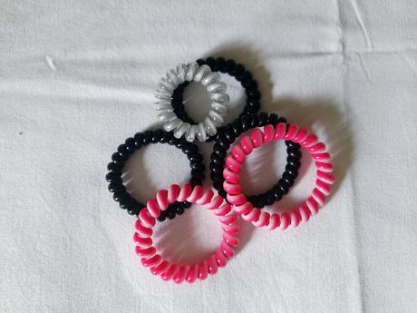 Sponky, gumičky a funkčné zrkadielko/kefa na vlasy, 