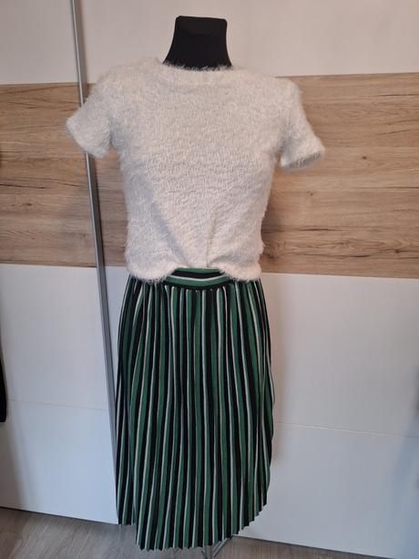 Chlpatý svetrík s, s