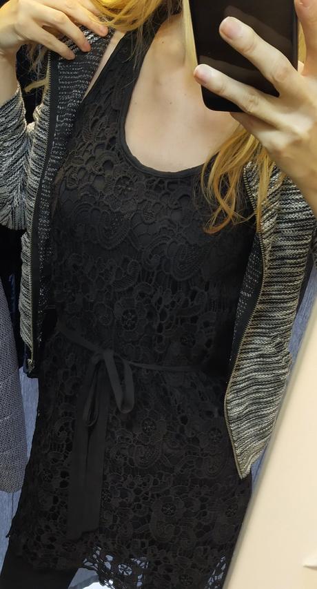 Čipkované čierne šaty, s