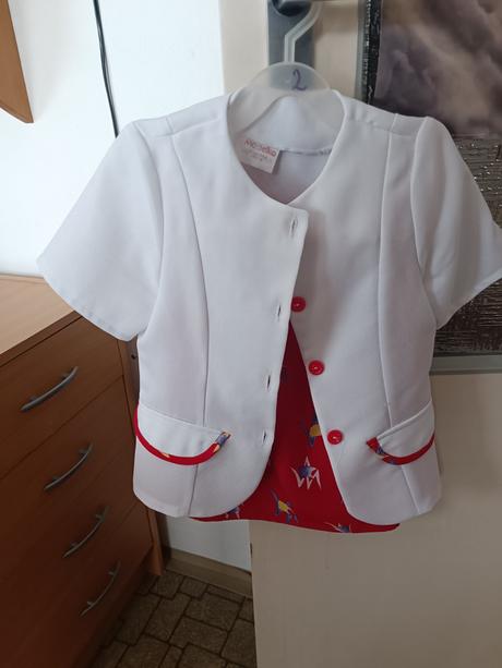 Dievčenský kostým, modelko,122