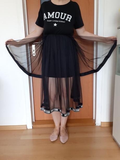 Čierne šaty, <50