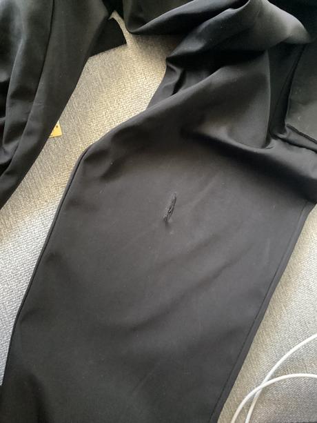 Kapsacove tepláky s poškodením, s