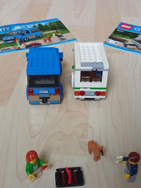 Lego 60117 dodávka a karavan,