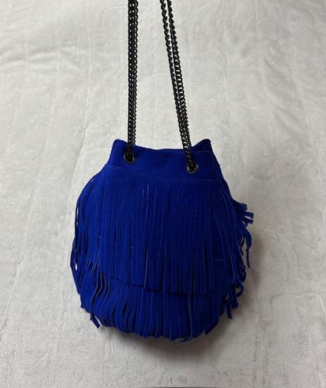 Kráľovská modrá kabelka so strapcami a retiazkou,