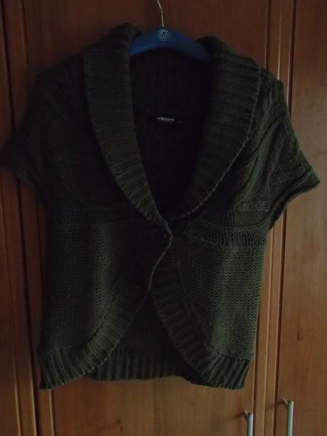 Pletená okrúhla vesta na gombík, takko,s