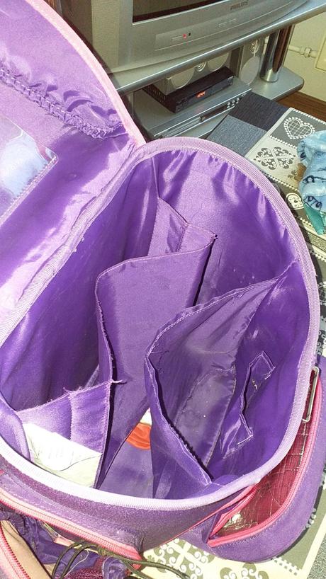 Skolska taska s konikom, 