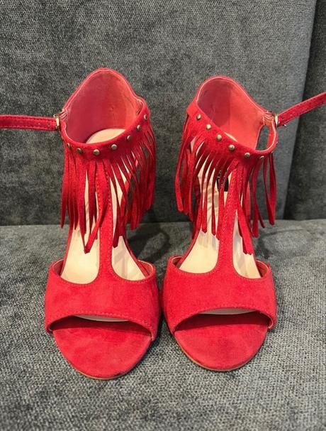 Červené sandále, 35