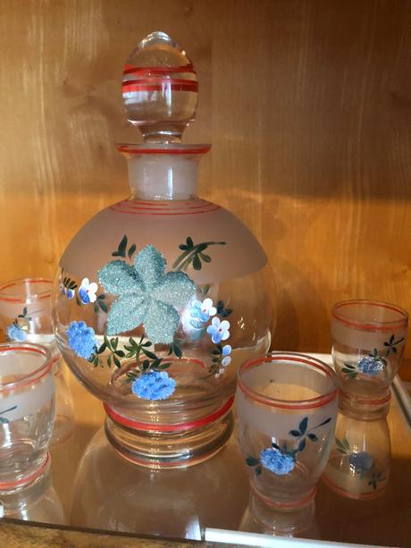 Maľovaná karafa s pohárikmi,