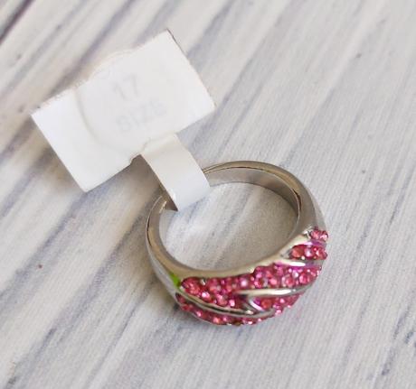 Prsteň s ružovými kamienkami, 