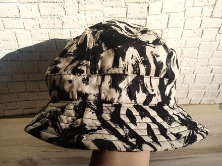 Čierno-biely klobúk "bucket hat", new yorker,m