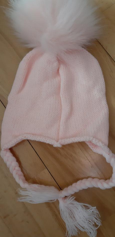 Zimná čiapka s brmbolcom, <50