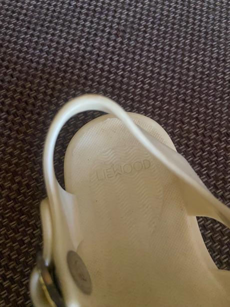 Sandalky liewood,, 26