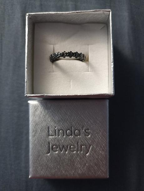 Strieborný prsteň čierna labka. nový, 