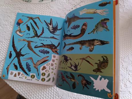 Veľká kniha nálepiek dinosaury, 