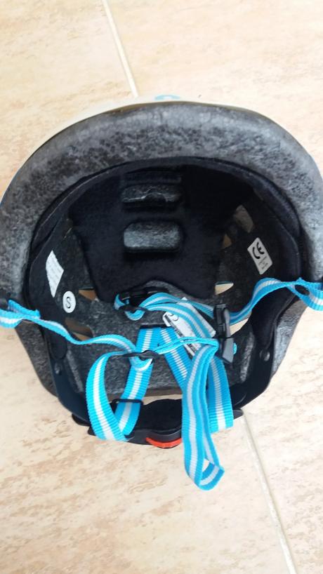 Cyklisticka prilba, s