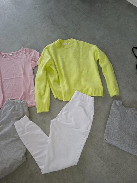 Balík oblečenia s, s