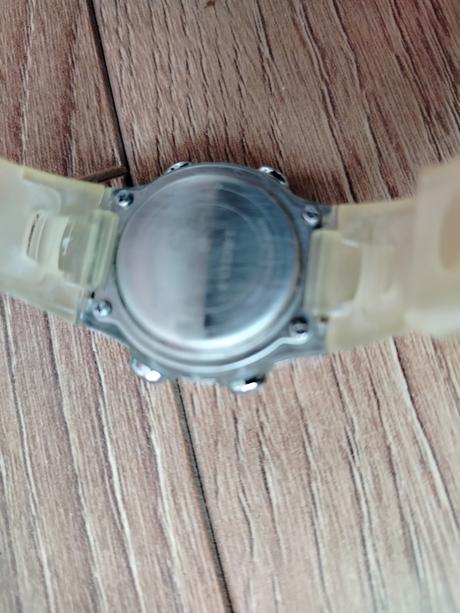 Dámske digitálne hodiny, 