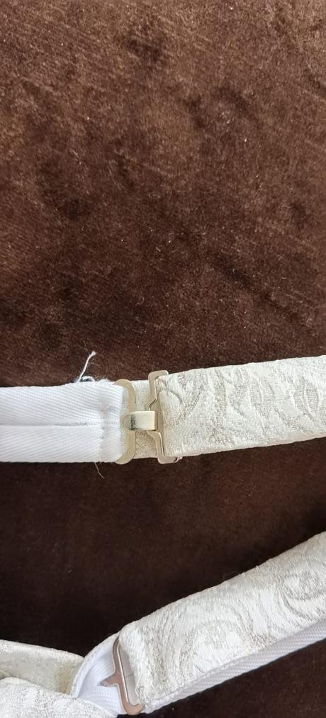 Svadobná vesta s viazankou a vreckovkou, 52