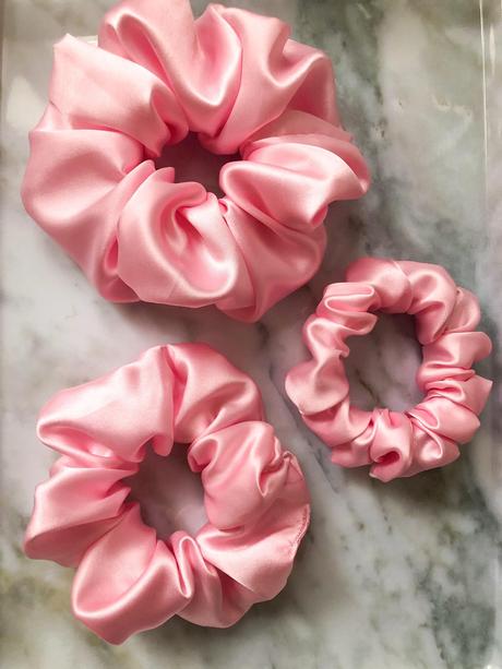 Saténová gumička scrunchie ružová, 