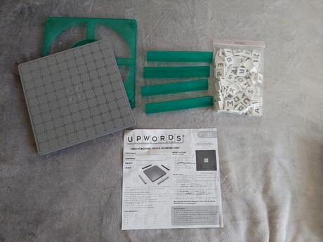 Upwords spoločenská hra,