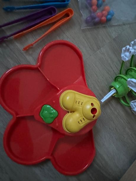 Tancujuca husenica - hra na jemnu motoriku,