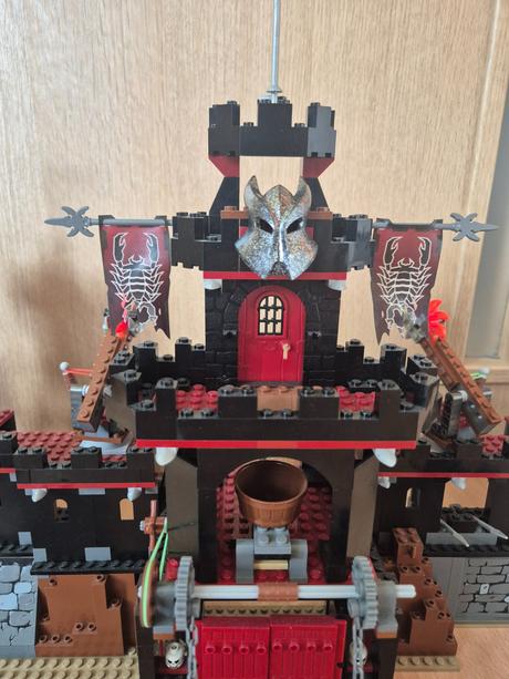 Lego 8877 vladek's dark fortress, 