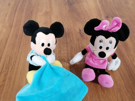 Mickey mouse a minnie,