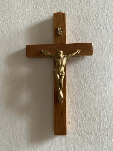 Drevený krížik na stenu,