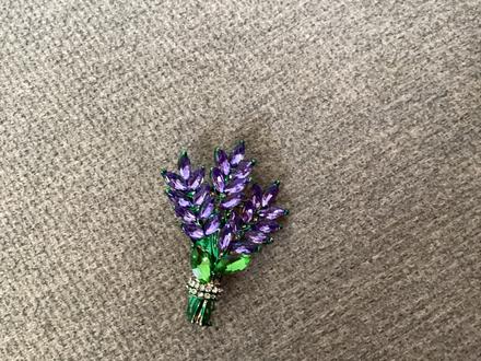 Brošňa levanduľa,