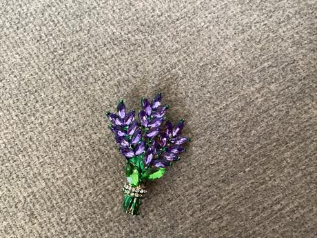 Brošňa levanduľa,