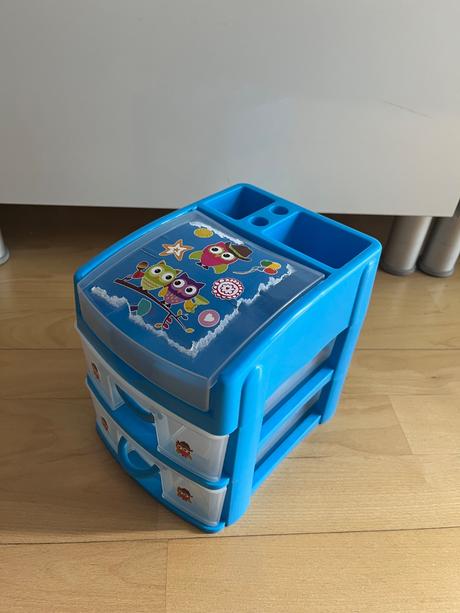 Plastový kancelársky boxik na pomocky,