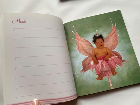 Encyklopédie, fotorámik, diár, plyšák, 