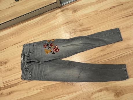 Niekolko roznych dzinov, 34