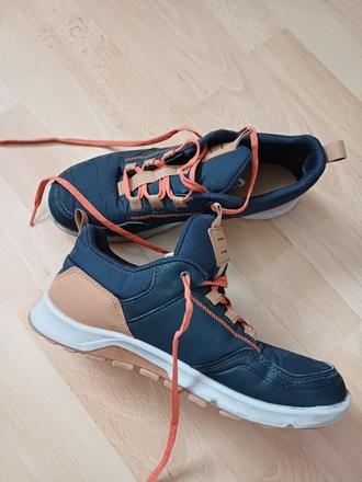 Prechodne topanky z decathlonu, quechua,37