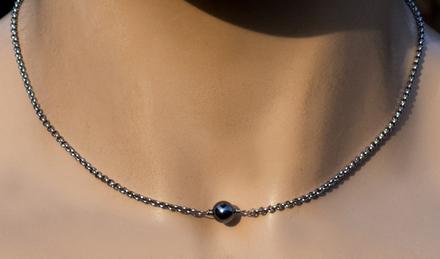 Oceľový náhrdelník s terahertzom, 