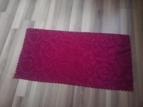 Fialový lesklý obrus, 