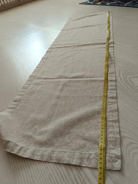 Béžová stola na stôl,