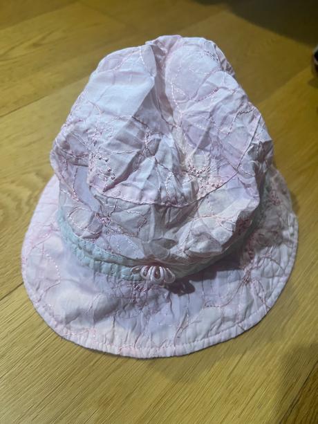 Letny dievcensky klobucik, 