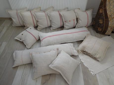 Vankúše menšie , vačšie, podlhovasté,, 