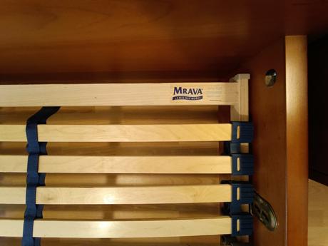 Set manželská posteľ + komoda,