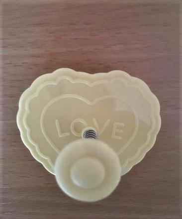 Vykrajovátko srdce - s napisom love,
