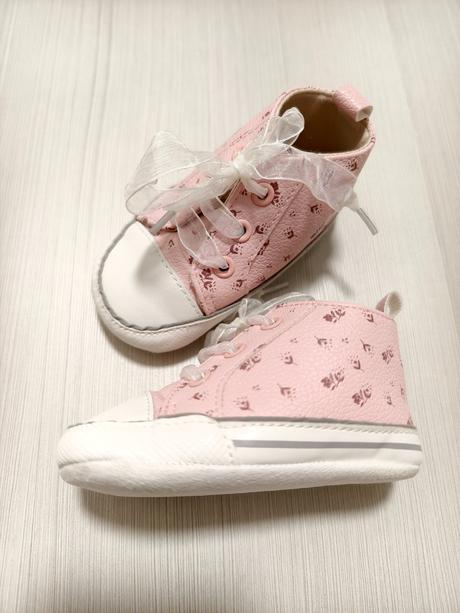 Ruzove capacky, reserved,18