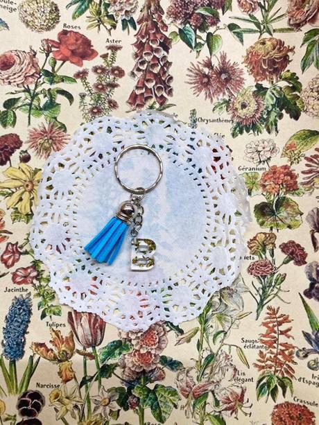 Ručne vyrobené živicové kľúčenky, 