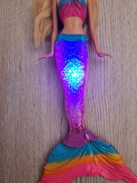 Mattel svietiacia barbie morská víla,