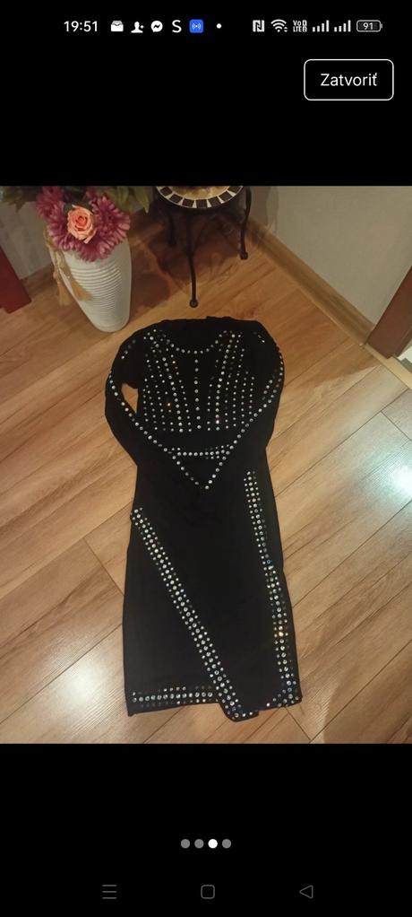 Šaty s kamienkami, m