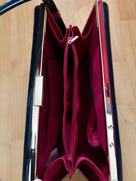 Elegantná lakovaná kabelka, 