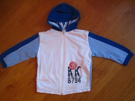 Mikina s kapucou, 92