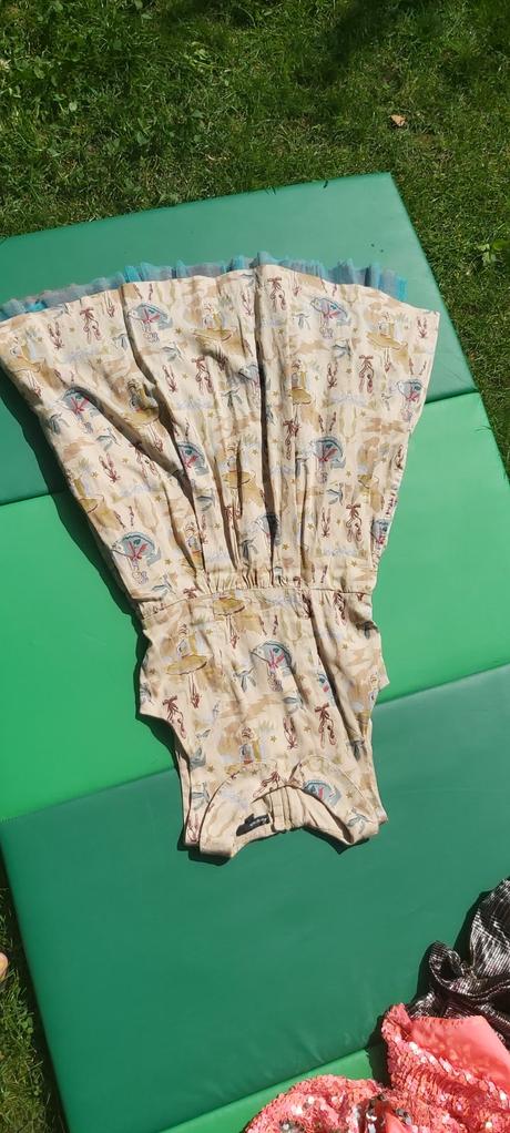 Baletkové šaty, 134